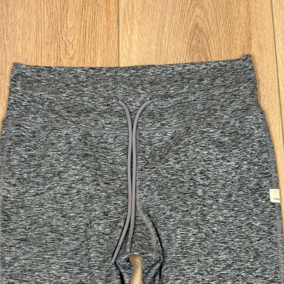 Vuori Women’s Daily Leggings Heathered Black Size Medium 7/8 Length - Picture 4 of 8
